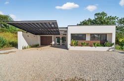 Modern Coastal Home. Fully Equipped & Beach Nearby