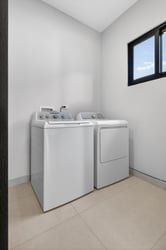 Modern Coastal Home. Fully Equipped & Beach Nearby
