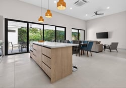 Modern Coastal Home. Fully Equipped & Beach Nearby