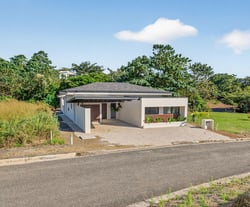 Modern Coastal Home. Fully Equipped & Beach Nearby