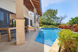 Casa con vista al mar cerca de playa Marbella