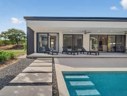 Modern Coastal Home. Fully Equipped & Beach Nearby